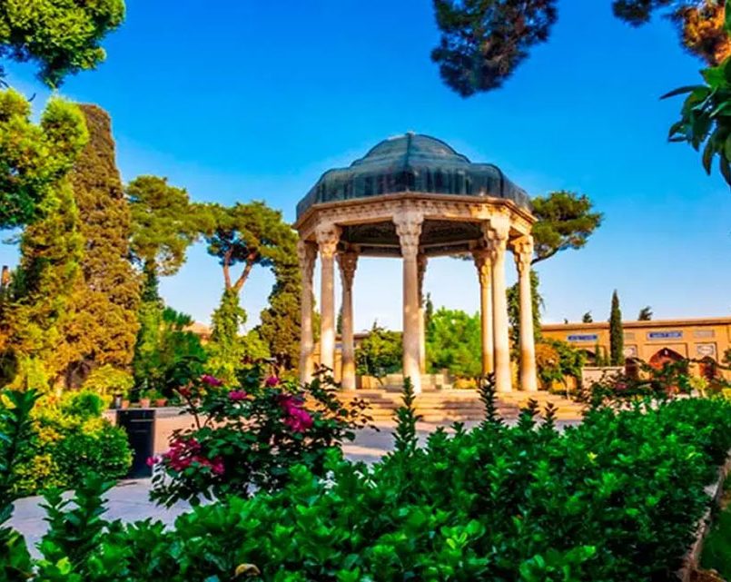 آرامگاه حافظ شیراز : گنجینه‌ای از معماری ایرانی، عرفان و زیبایی‌شناسی